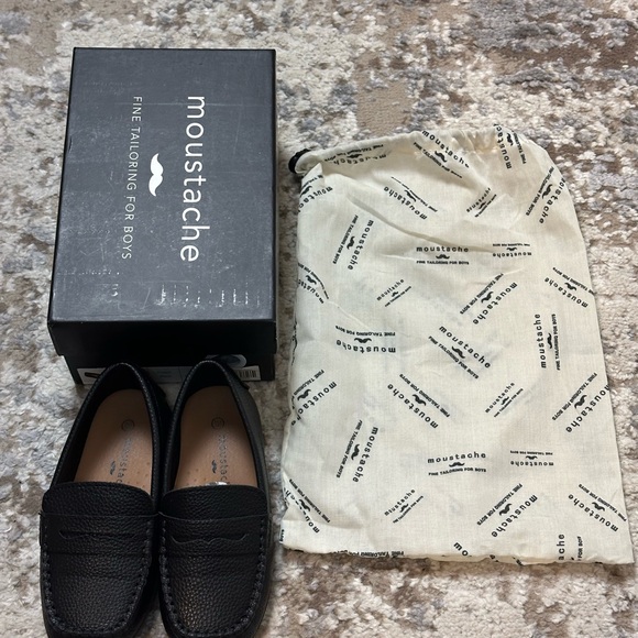🖤MOUSTACHE BOYS LEATHER LOAFERS- Classic European Dress Shoes WORN ONCE- SIZE 10 - Picture 7 of 10